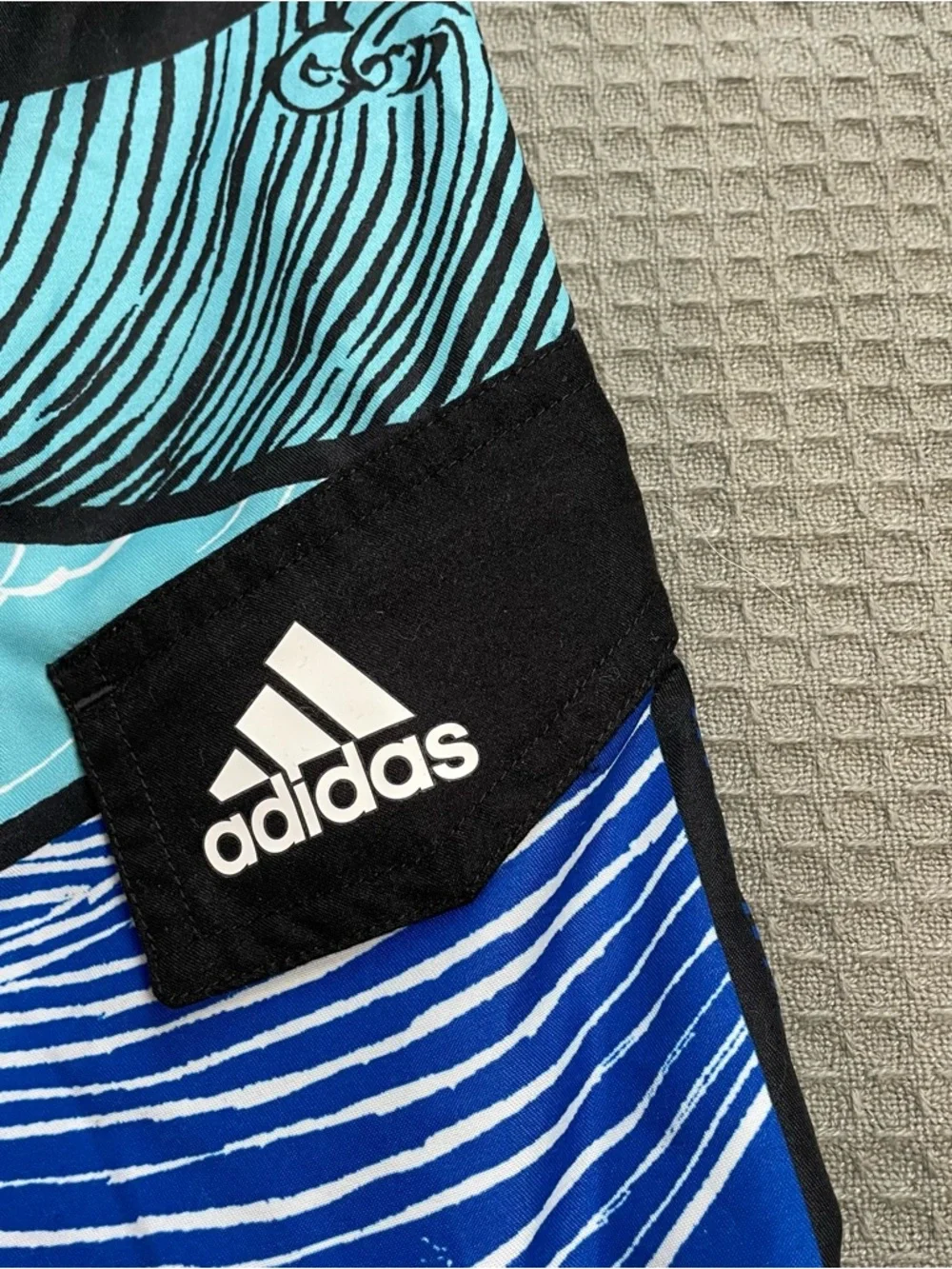 New Adidas Swim Trunks XL Boys Youth Blue Black Wave Pattern With Liner